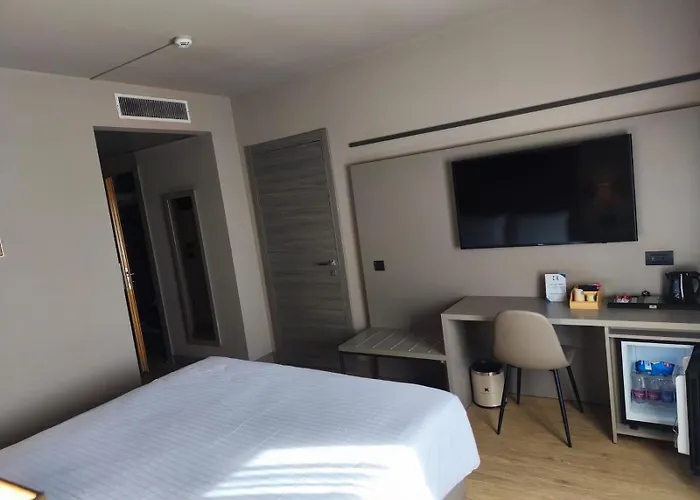 Dc Hotel International